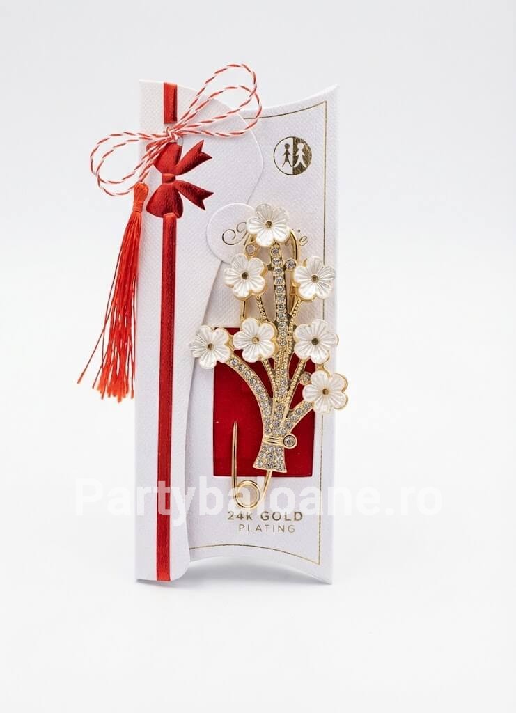 Mărțișor Broșă Ac de Siguranță Statement Placat cu Aur 24K – Buchet de Flori Albe și Cristale (8 cm) Mărțișor broșă mare în formă de ac de siguranță