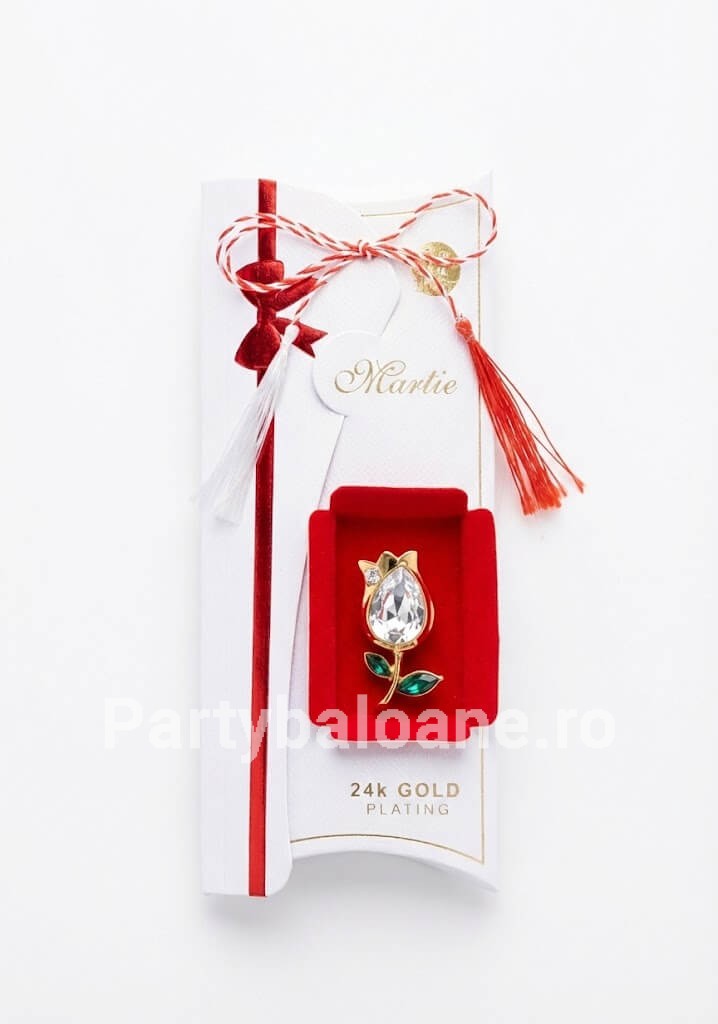 Mărțișor Broșă Floare Placată cu Aur 24K – Lalea cu Cristal Fațetat (3 cm) – Cadou Elegant Martisor brosa floare lalea placata cu aur 24k cu cristal mare transparent si frunze verzi pe suport alb