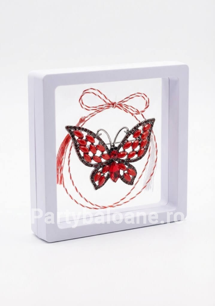 Mărțișor Broșă Fluture cu Cristale în Cutie 3D Transparentă (9x9 cm) – Cadou Premium Martisor brosa fluture elegant cu cristale in cutie patrata transparenta 9x9 cm cu efect de plutire
