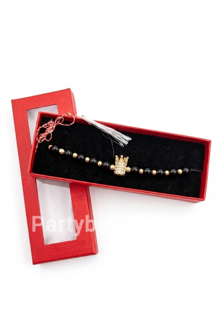 Mărțișor Premium Brățară Mărgele Negre și Coroană Aurie cu Ștrasuri – Cadou Elegant în Cutie Roșie Mărțișor brățară din mărgele negre cu pandantiv coroană aurie cu pietricele