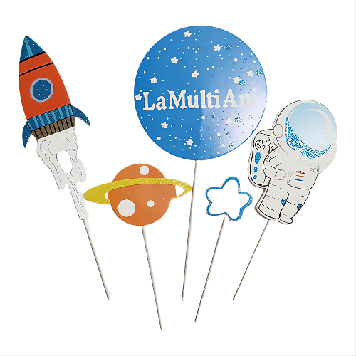 Set 5 Toppere Tort Spatiu Astronaut La Multi Ani (10-18 cm) Un set format din 5 toppere decorative din carton pentru tort