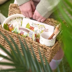 Farfurii din Carton Tematica Prietenii Padurii Animale Woodland 18 cm Farfurii din carton pentru petreceri copii, diametru 18 cm, tematica prietenii padurii woodland, design in stil acuarela cu ursulet, vulpe, veverita, arici si bufnita.