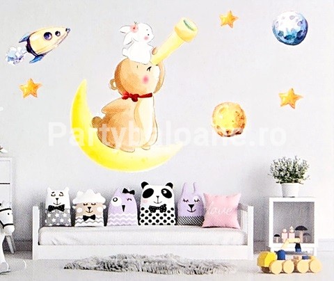 Sticker Decorativ Perete 3D din Burete – Iepuraș și Urs în Aventură Spațială Sticker decorativ de perete din burete moale pentru camera copii cu ilustratie urs iepuras si elemente spatiale